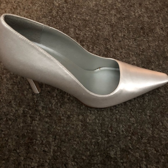 Dyeables debutante satin white pumps high heels size 9B NEW WITH DEFECTS - Picture 3 of 8
